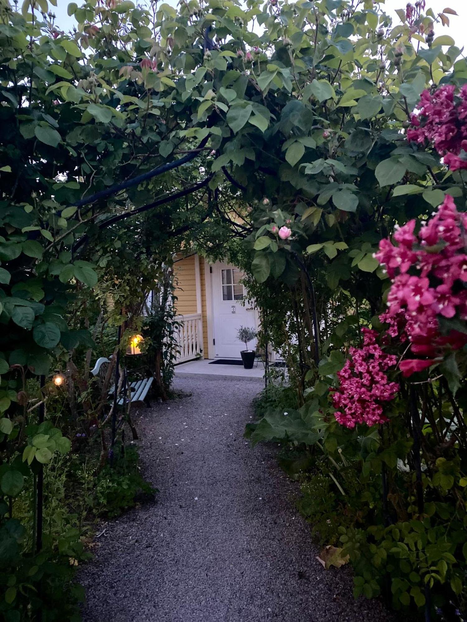 Villa Sol B&B And Hostel Borgholm Exterior photo